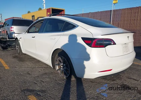 2018 Tesla Model 3 Long Range/Mid Range z USA, uszkodzony, nr VIN 5YJ3E1EA8JF049388